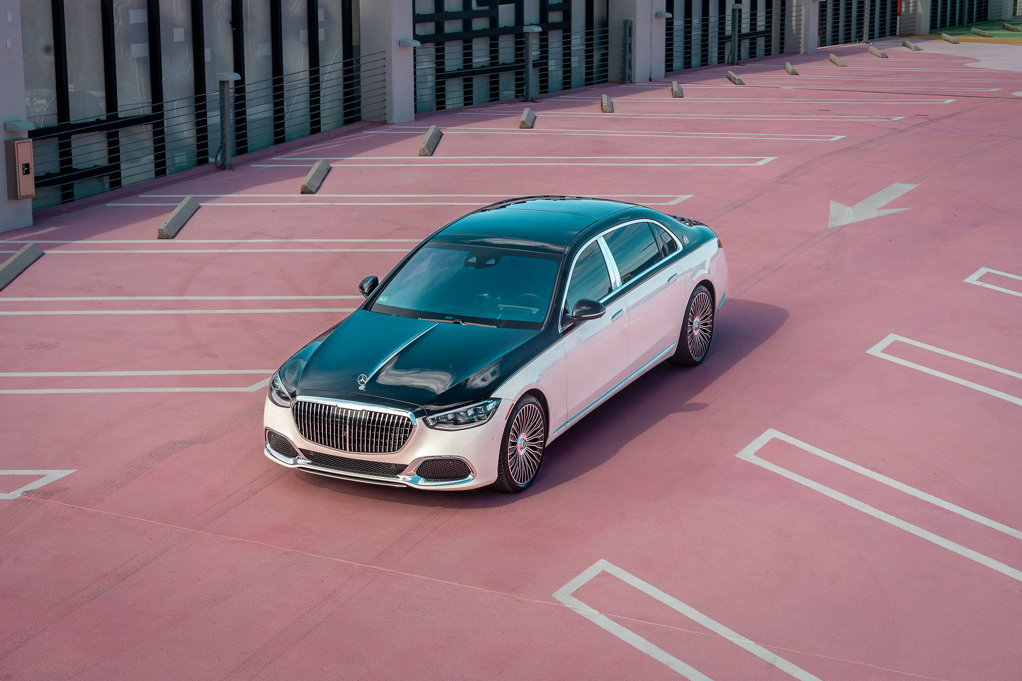 Panda Maybach S580 Exterior - White Two-Tone Luxury