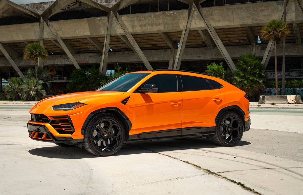 Lamborghini Urus Orange - Luxury car rental Miami